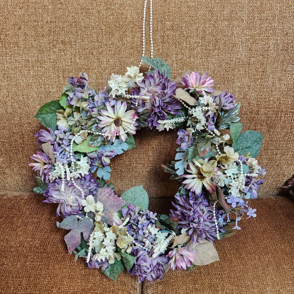 Floral wreath with pearls
